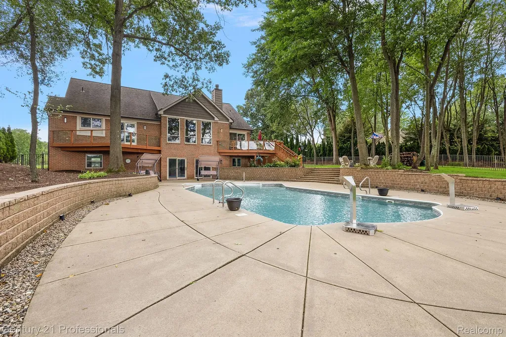 12120 Shaffer Road Springfield Charter Township MI 48350