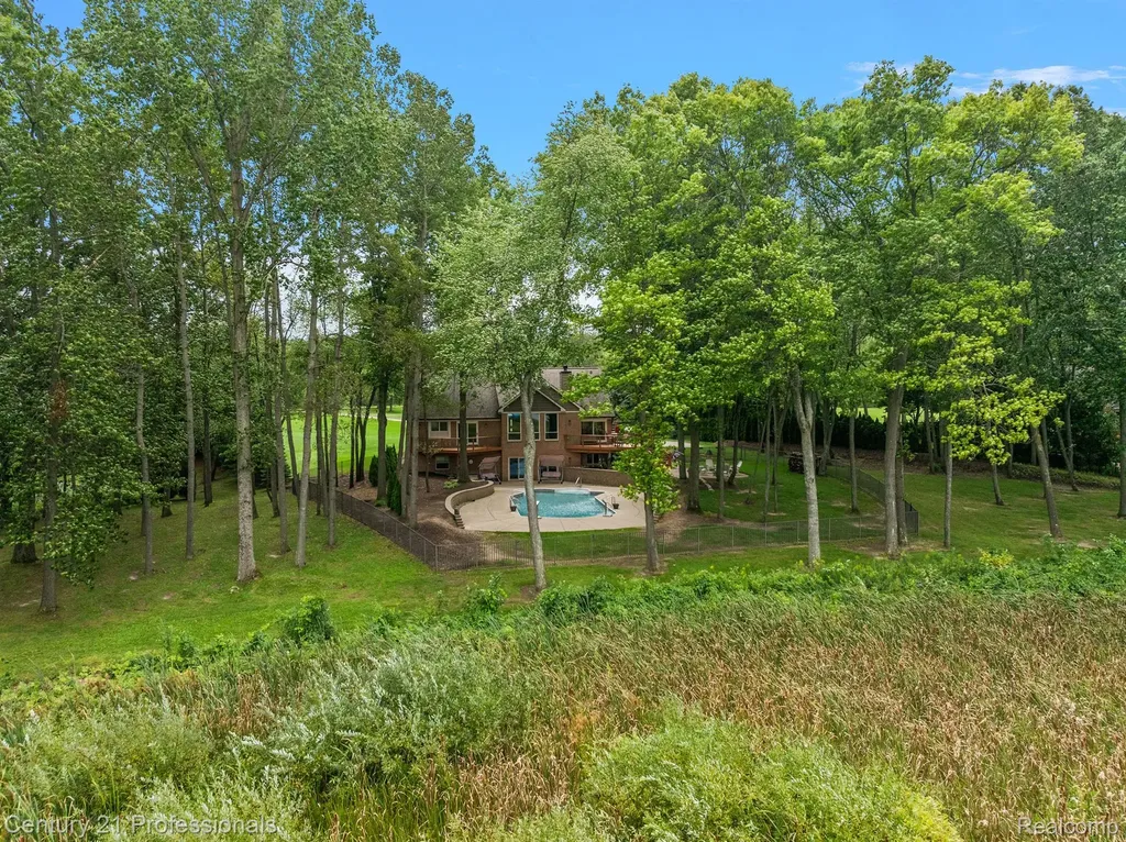 12120 Shaffer Road Springfield Charter Township MI 48350