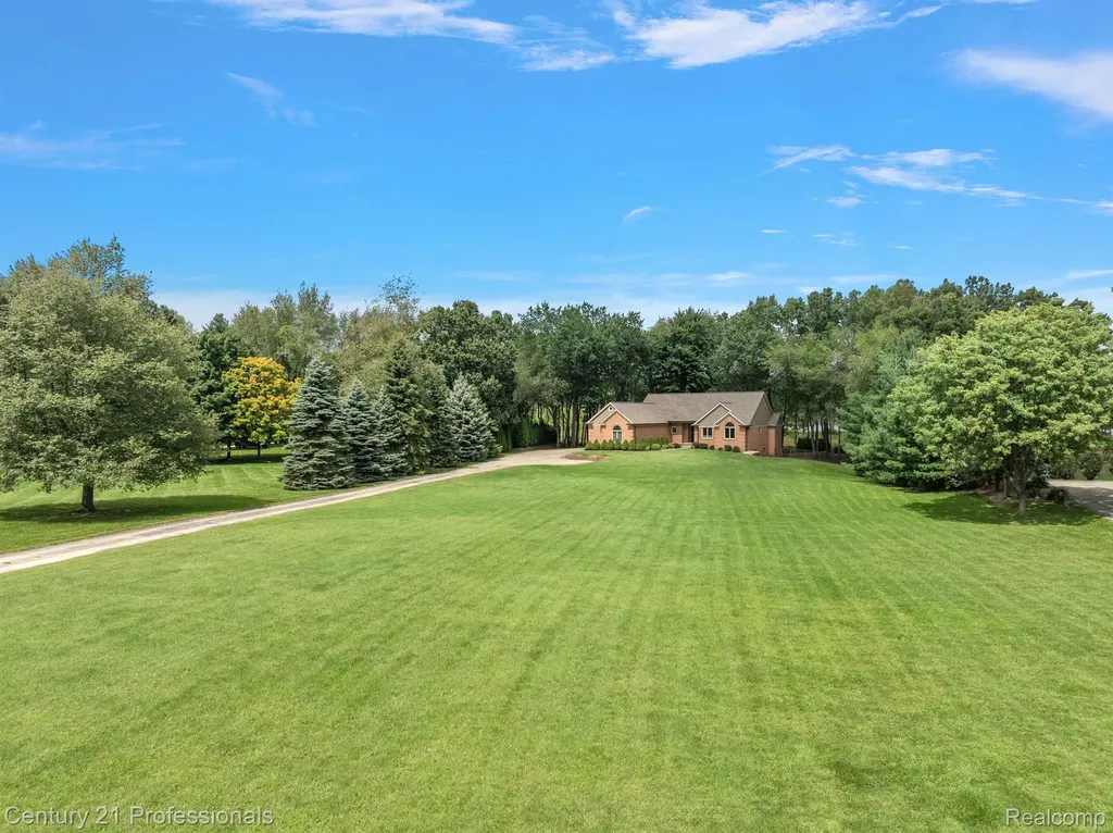 12120 Shaffer Road Springfield Charter Township MI 48350