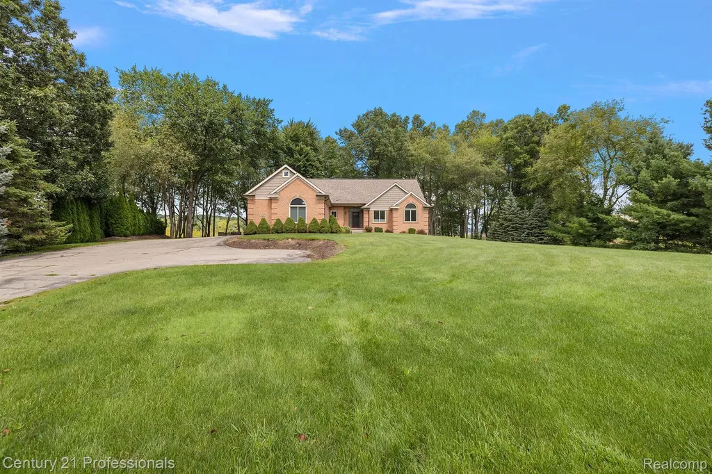 12120 Shaffer Road Springfield Charter Township MI 48350