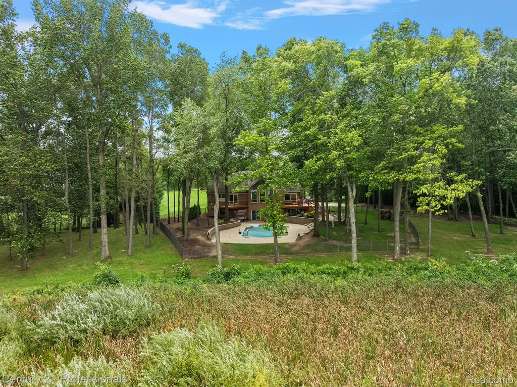 12120 Shaffer Road Springfield Charter Township MI 48350