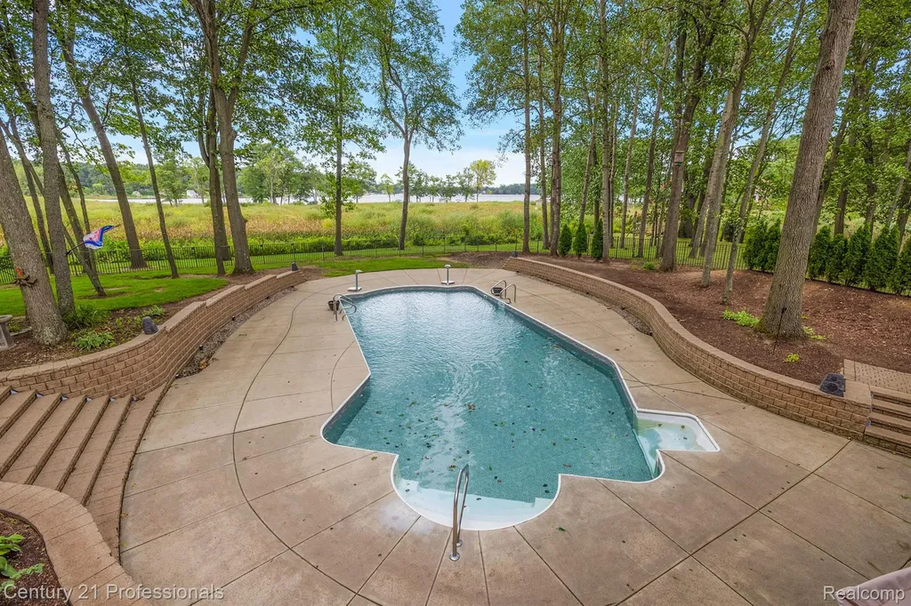 12120 Shaffer Road Springfield Charter Township MI 48350