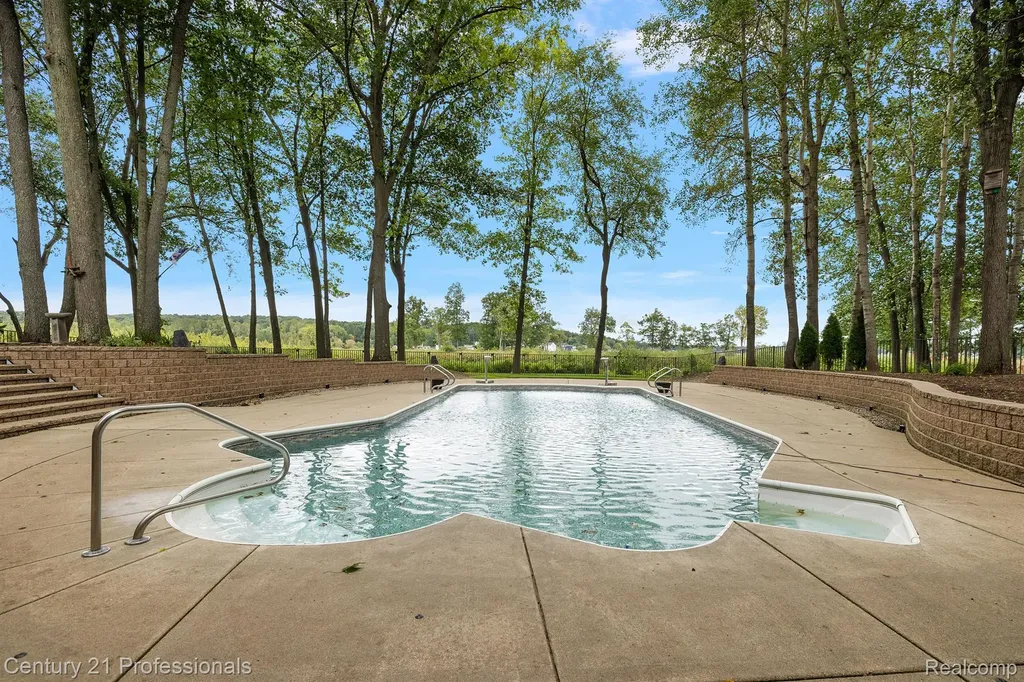 12120 Shaffer Road Springfield Charter Township MI 48350