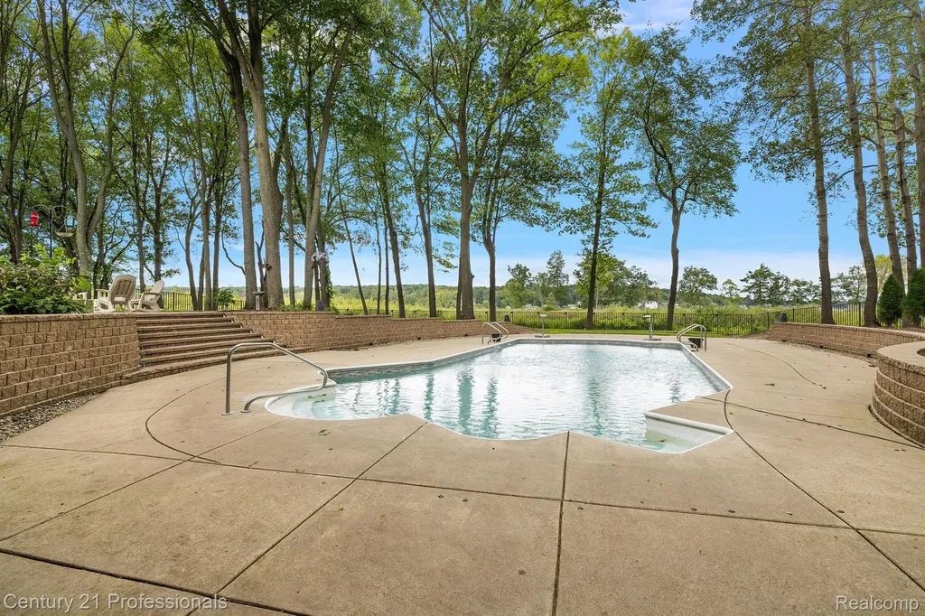 12120 Shaffer Road Springfield Charter Township MI 48350