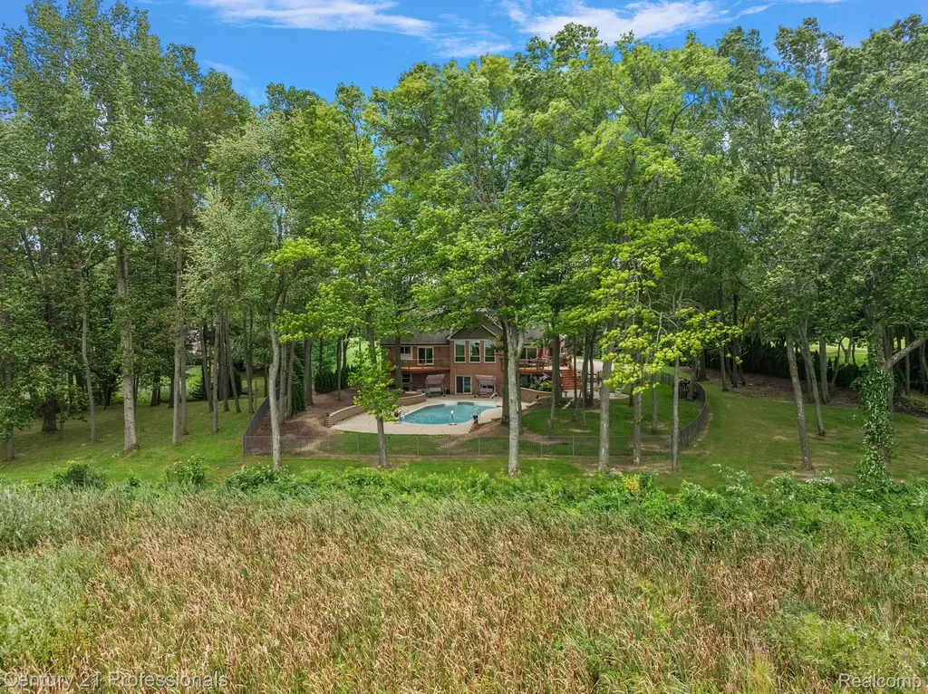 12120 Shaffer Road Springfield Charter Township MI 48350