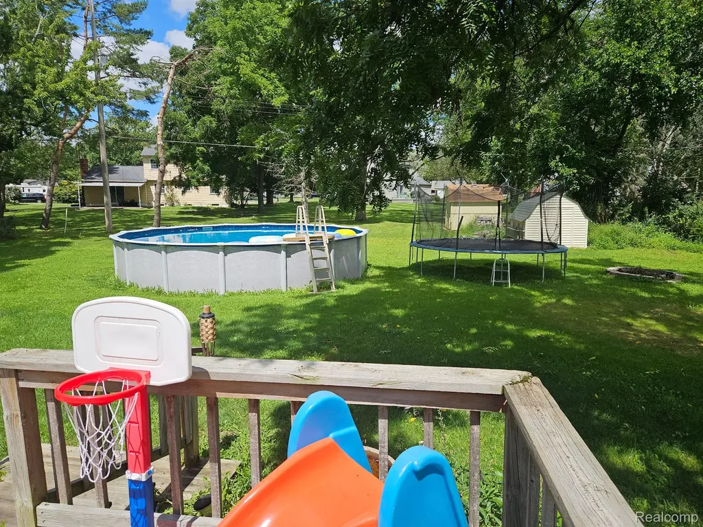 6172 W Court Street Flint Charter Township MI 48532