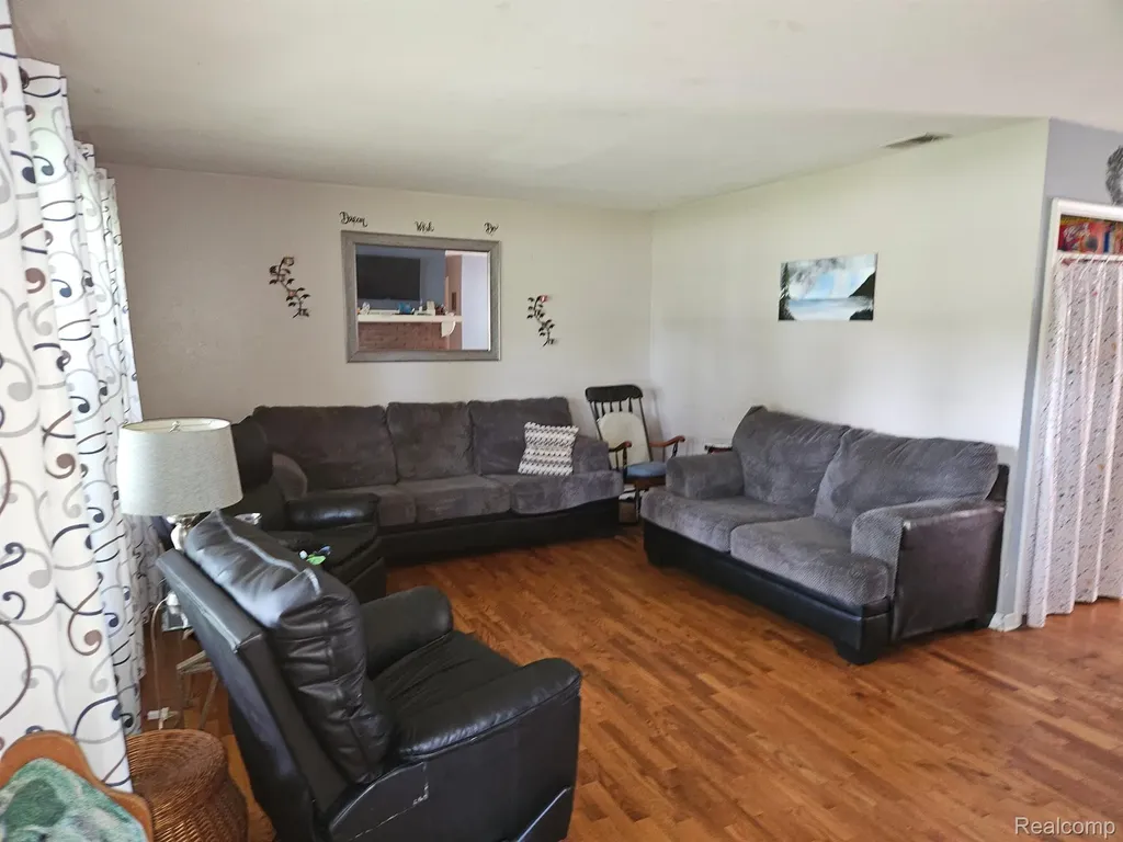 6172 W Court Street Flint Charter Township MI 48532