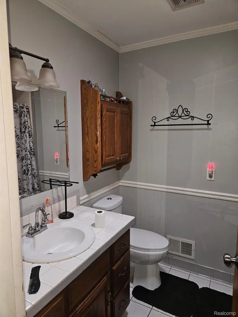6172 W Court Street Flint Charter Township MI 48532