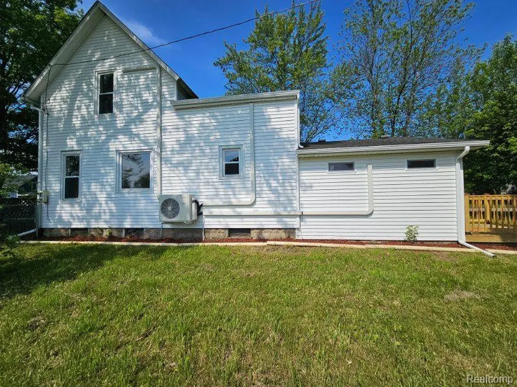 411 Lytle Avenue Harbor Beach City MI 48441