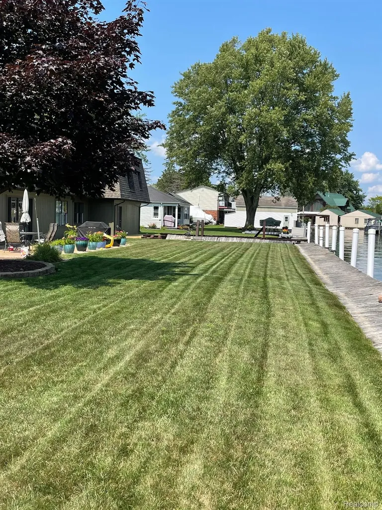 46070 Edgewater Drive Chesterfield Township MI 48047