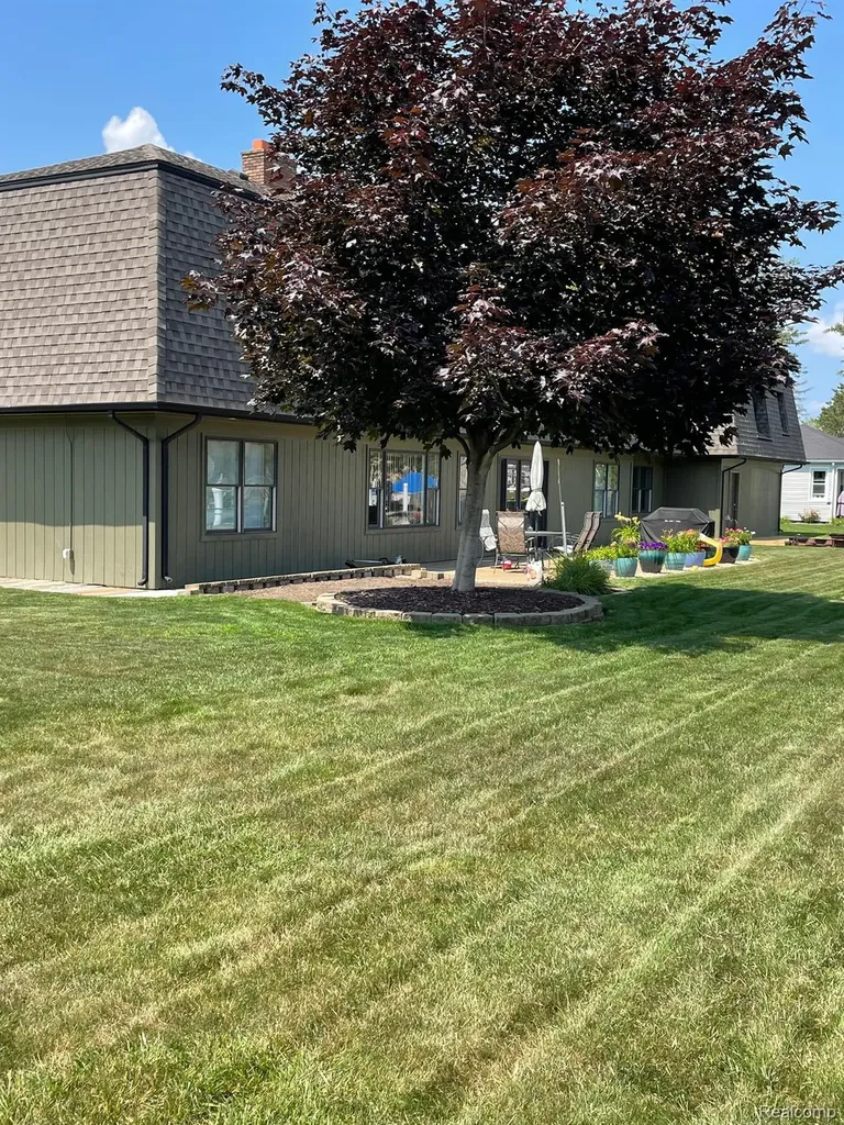 46070 Edgewater Drive Chesterfield Township MI 48047