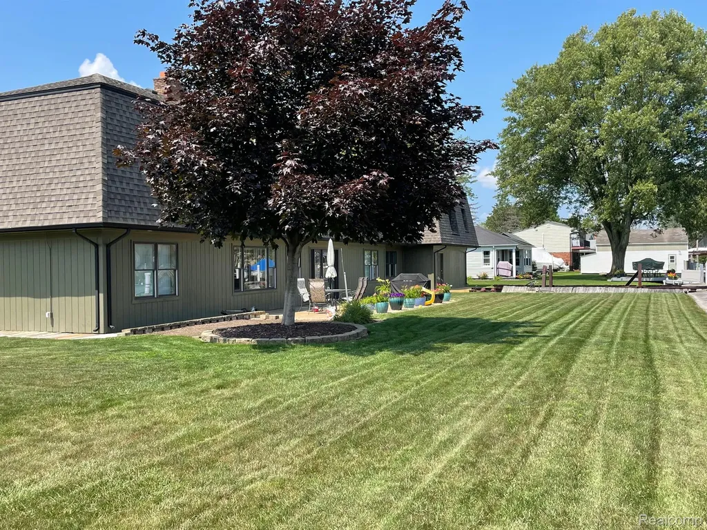 46070 Edgewater Drive Chesterfield Township MI 48047