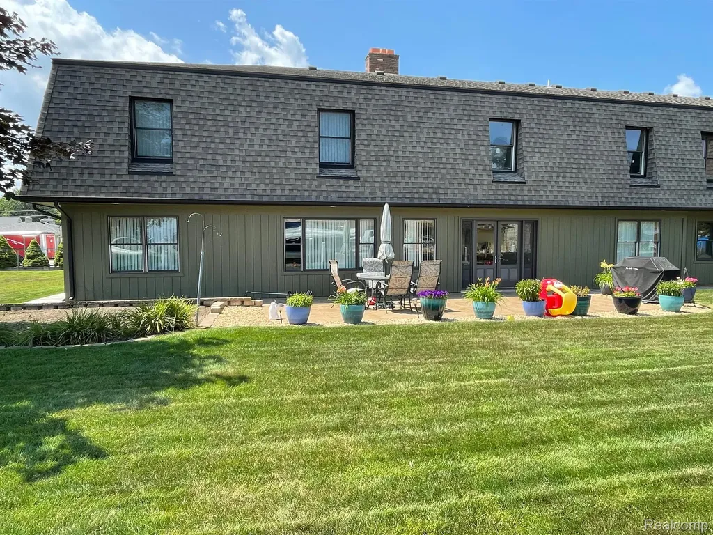 46070 Edgewater Drive Chesterfield Township MI 48047