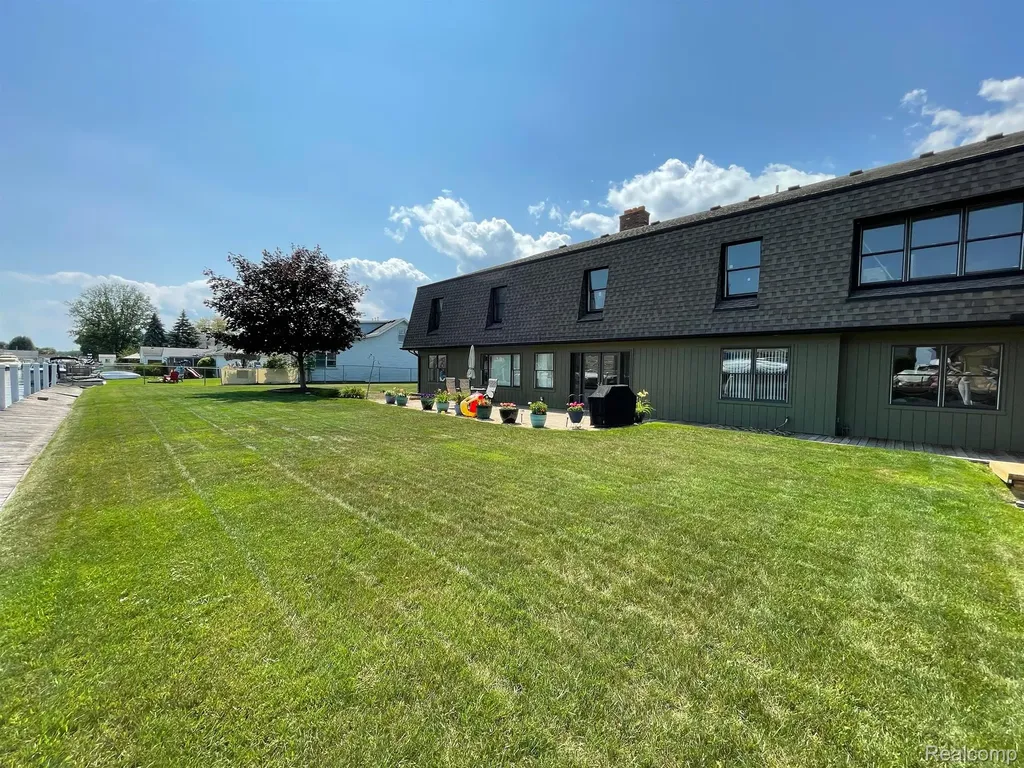 46070 Edgewater Drive Chesterfield Township MI 48047
