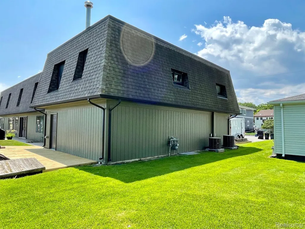 46070 Edgewater Drive Chesterfield Township MI 48047