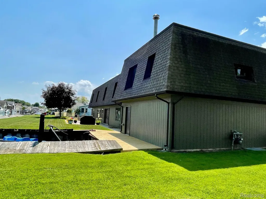 46070 Edgewater Drive Chesterfield Township MI 48047
