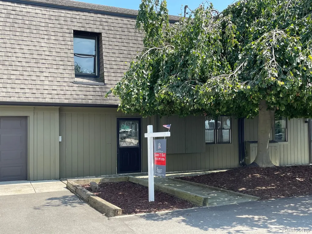 46070 Edgewater Drive Chesterfield Township MI 48047