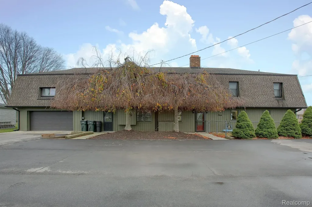 46070 Edgewater Drive Chesterfield Township MI 48047