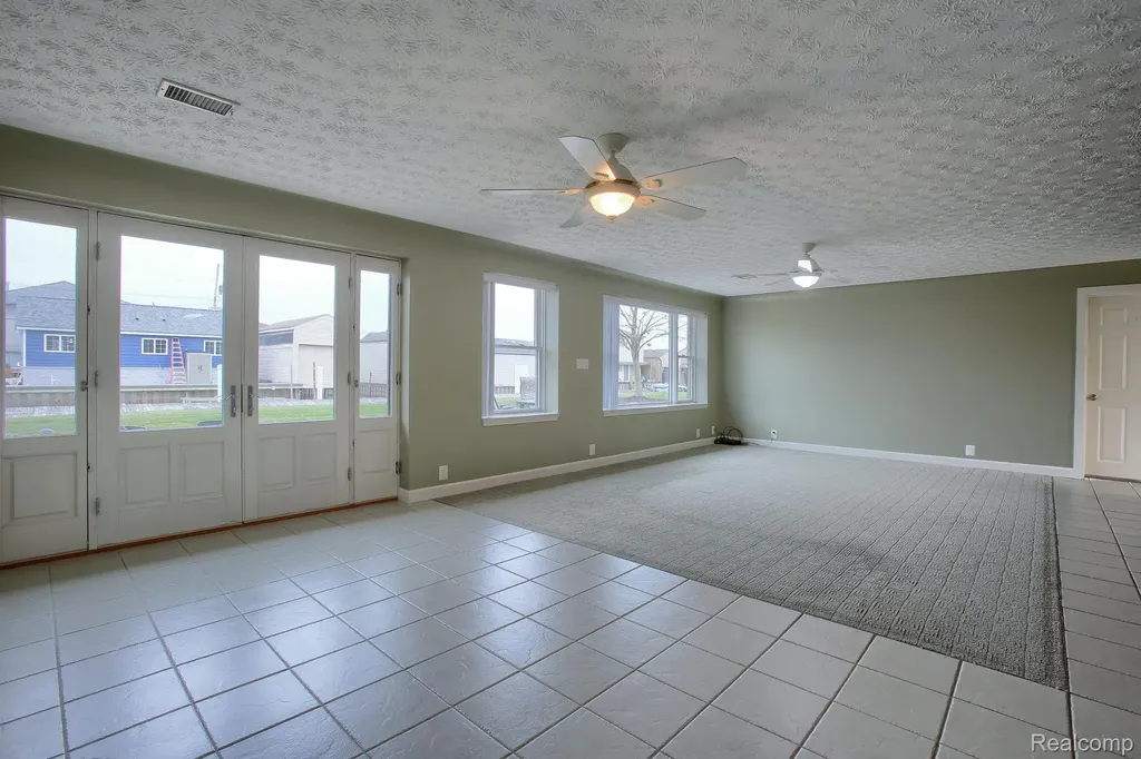 46070 Edgewater Drive Chesterfield Township MI 48047