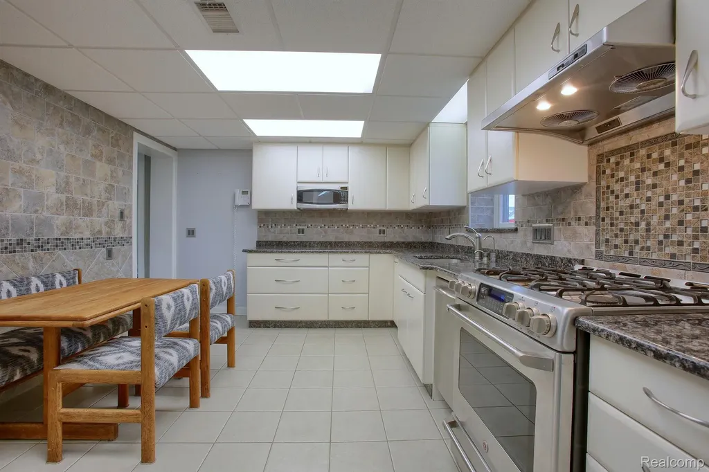 46070 Edgewater Drive Chesterfield Township MI 48047