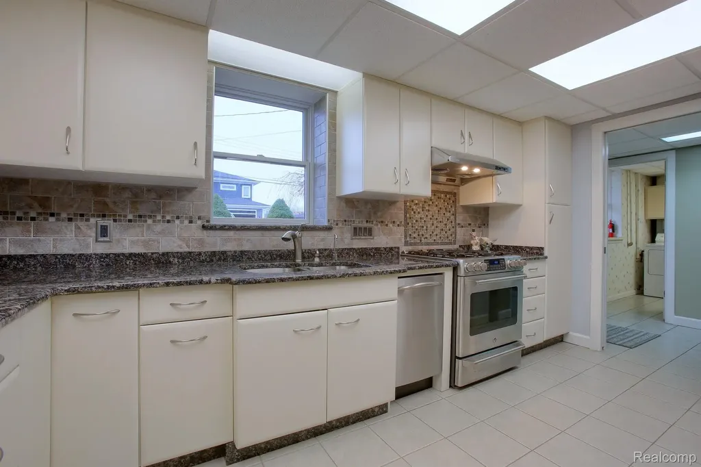 46070 Edgewater Drive Chesterfield Township MI 48047