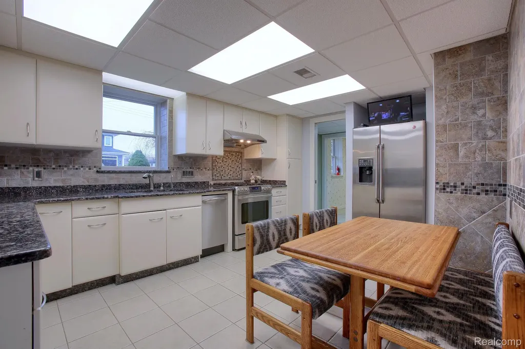 46070 Edgewater Drive Chesterfield Township MI 48047