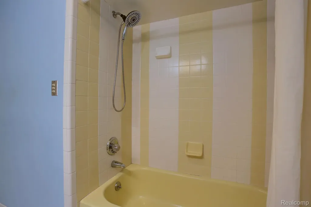 46070 Edgewater Drive Chesterfield Township MI 48047