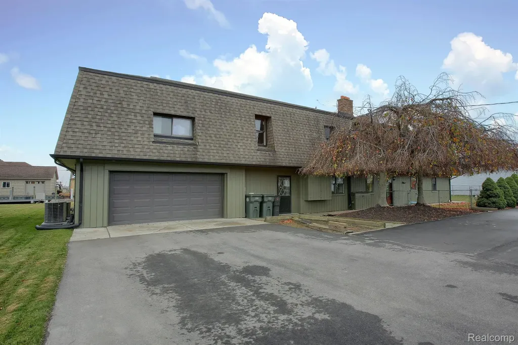 46070 Edgewater Drive Chesterfield Township MI 48047