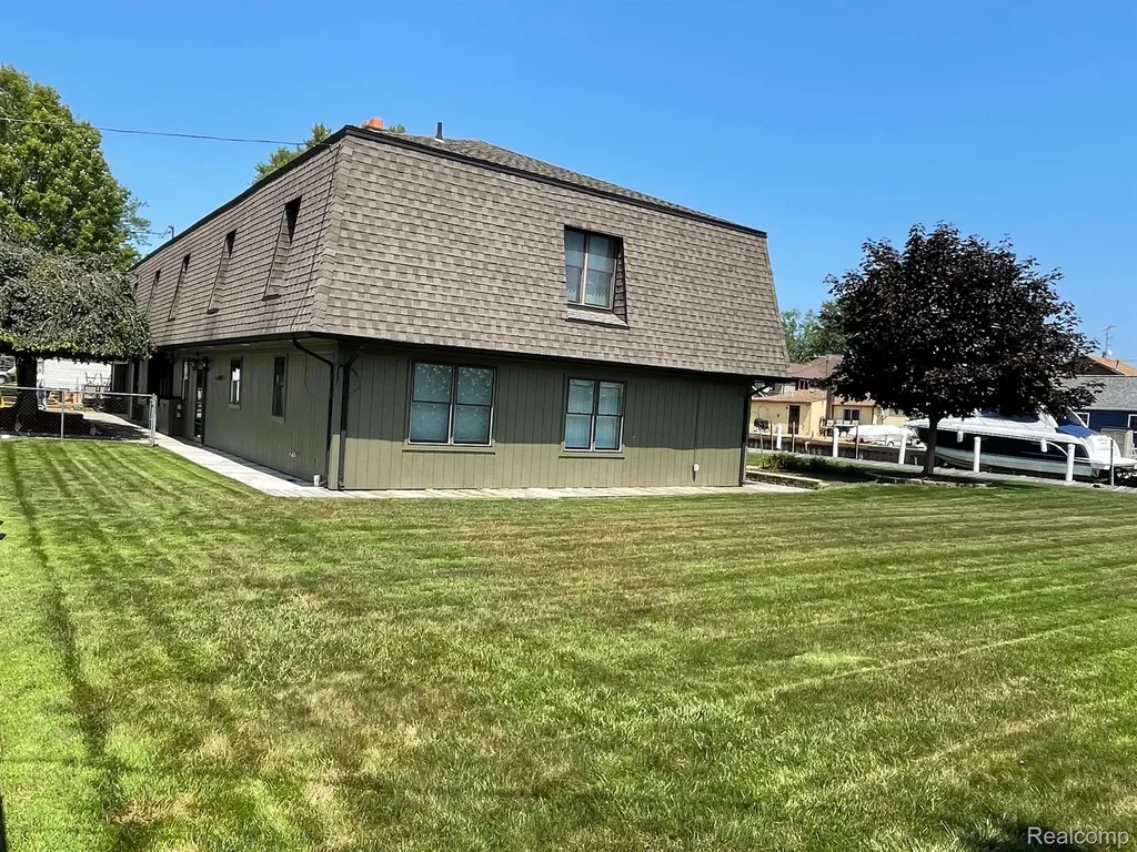 46070 Edgewater Drive Chesterfield Township MI 48047