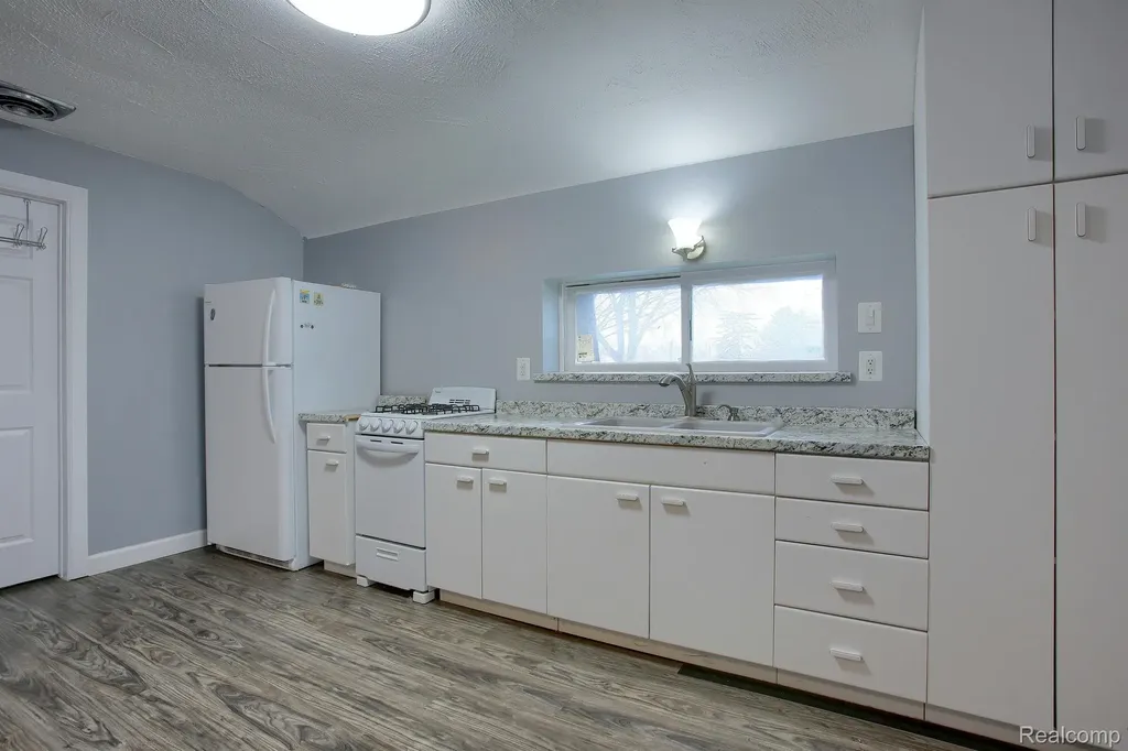 46070 Edgewater Drive Chesterfield Township MI 48047