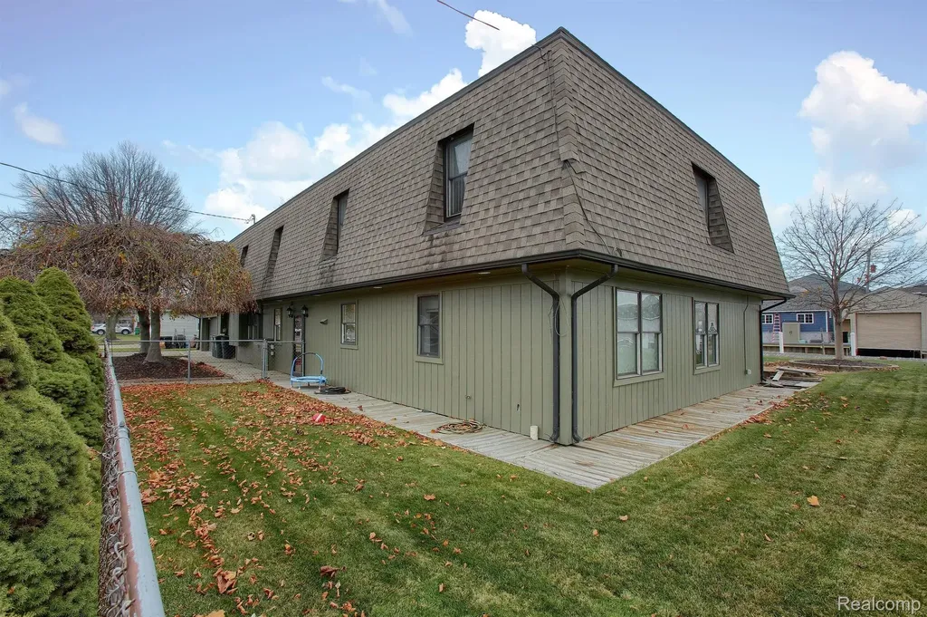 46070 Edgewater Drive Chesterfield Township MI 48047