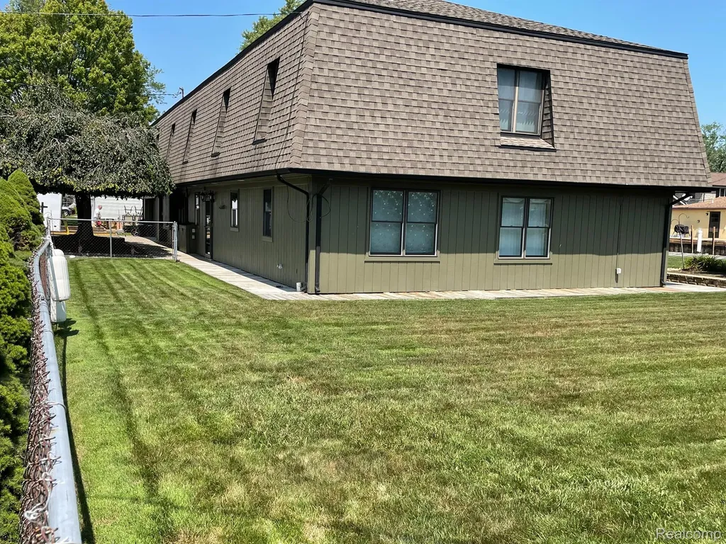 46070 Edgewater Drive Chesterfield Township MI 48047