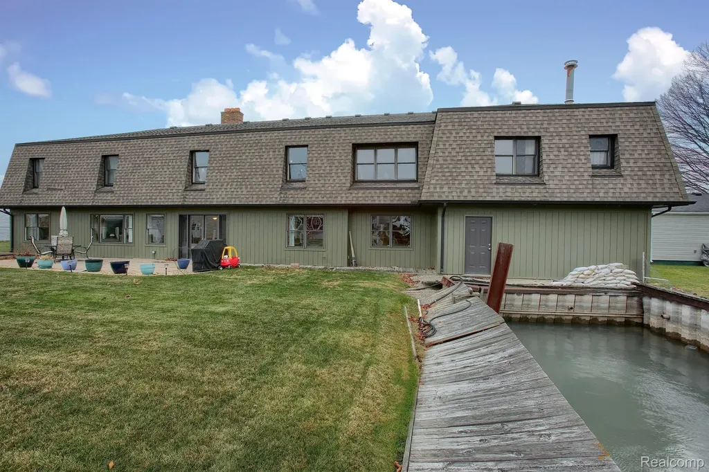 46070 Edgewater Drive Chesterfield Township MI 48047