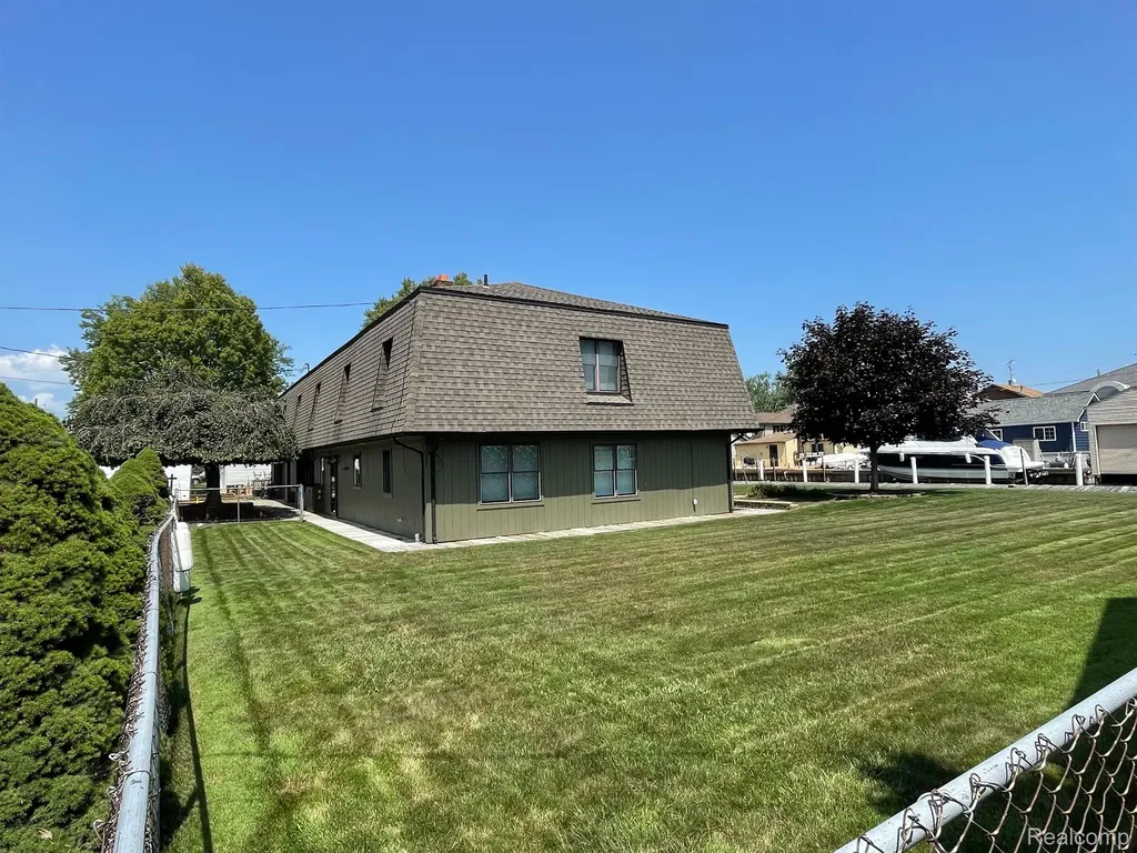 46070 Edgewater Drive Chesterfield Township MI 48047