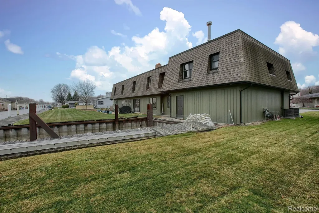 46070 Edgewater Drive Chesterfield Township MI 48047