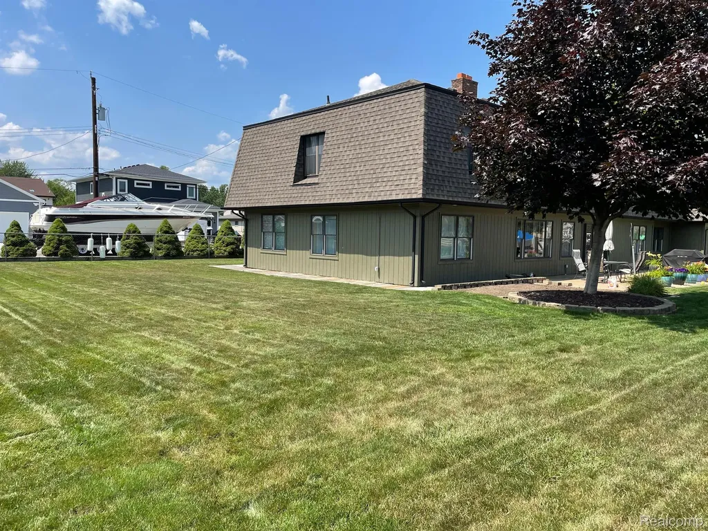 46070 Edgewater Drive Chesterfield Township MI 48047