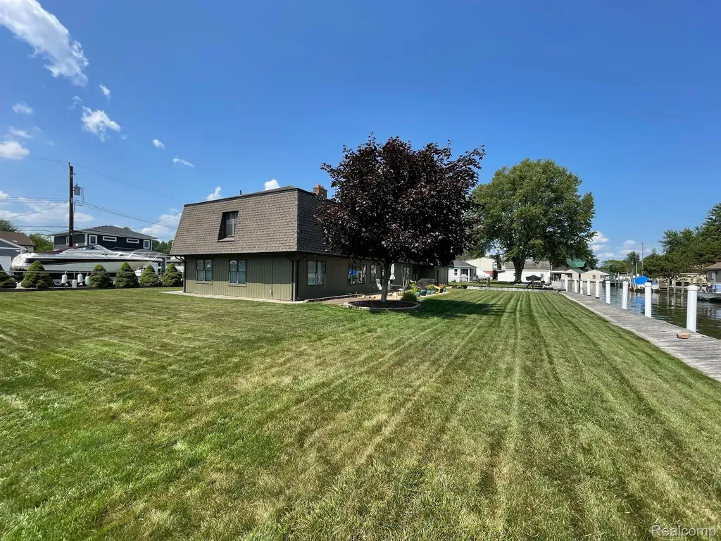 46070 Edgewater Drive Chesterfield Township MI 48047