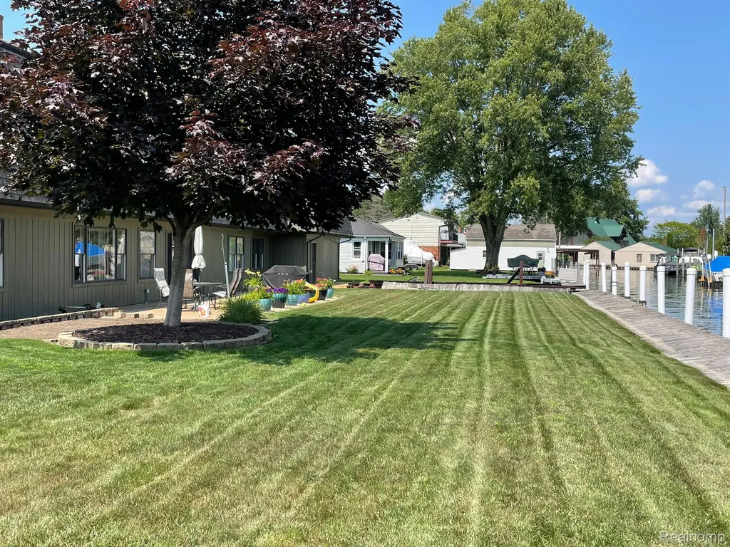 46070 Edgewater Drive Chesterfield Township MI 48047