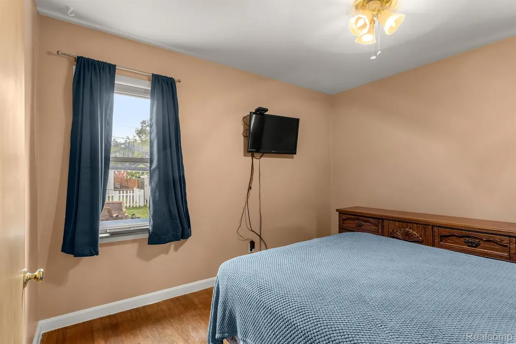 1051 Capitol Avenue Lincoln Park City MI 48146
