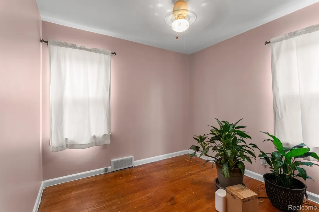 1051 Capitol Avenue Lincoln Park City MI 48146