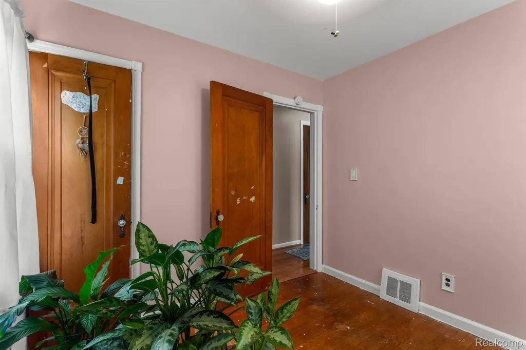 1051 Capitol Avenue Lincoln Park City MI 48146