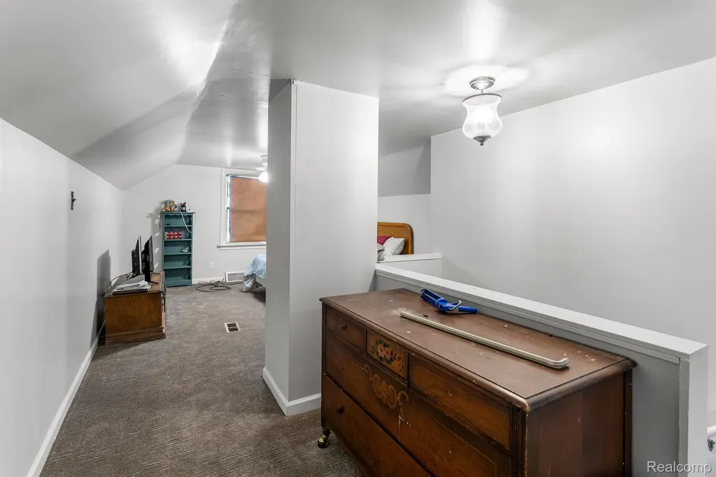 1051 Capitol Avenue Lincoln Park City MI 48146