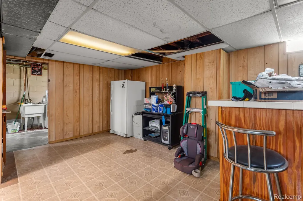 1051 Capitol Avenue Lincoln Park City MI 48146