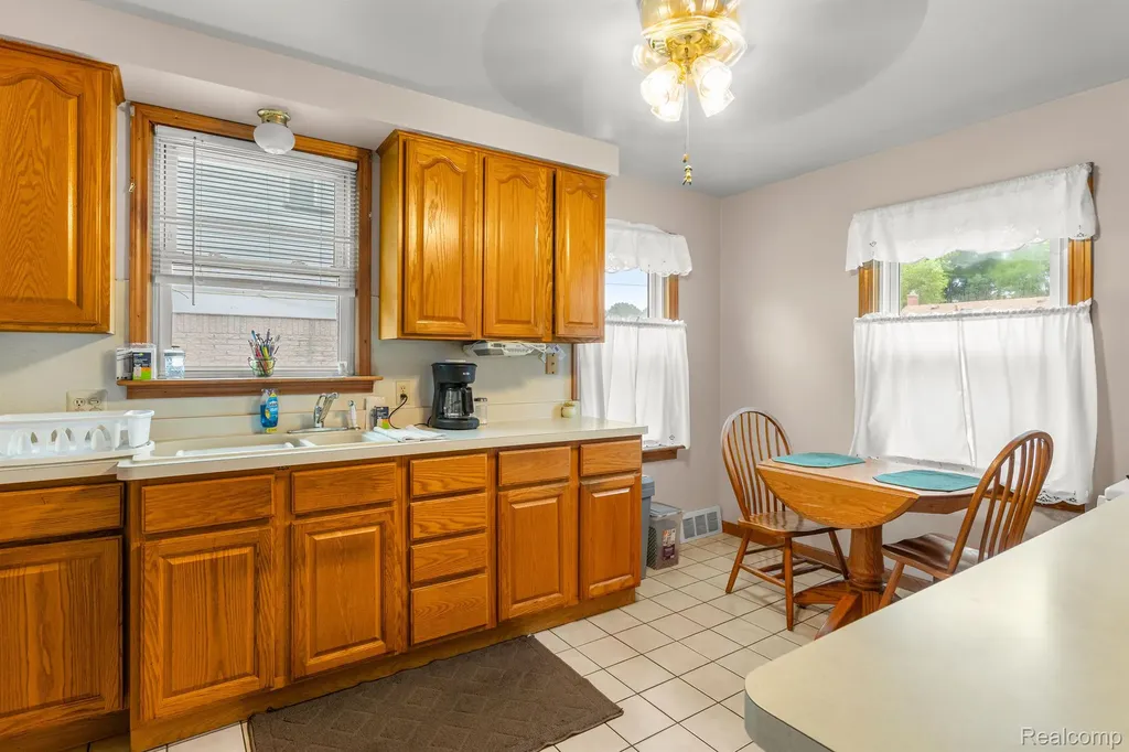 1051 Capitol Avenue Lincoln Park City MI 48146