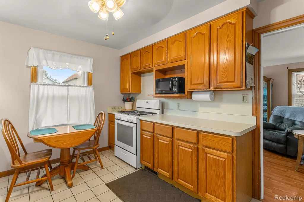 1051 Capitol Avenue Lincoln Park City MI 48146