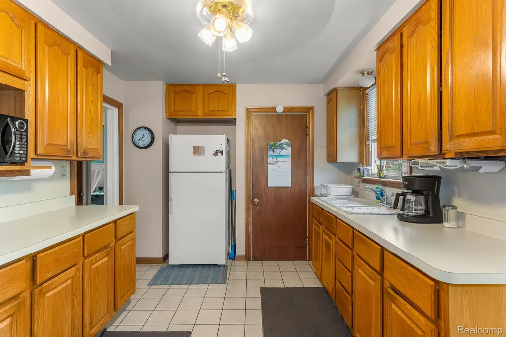 1051 Capitol Avenue Lincoln Park City MI 48146