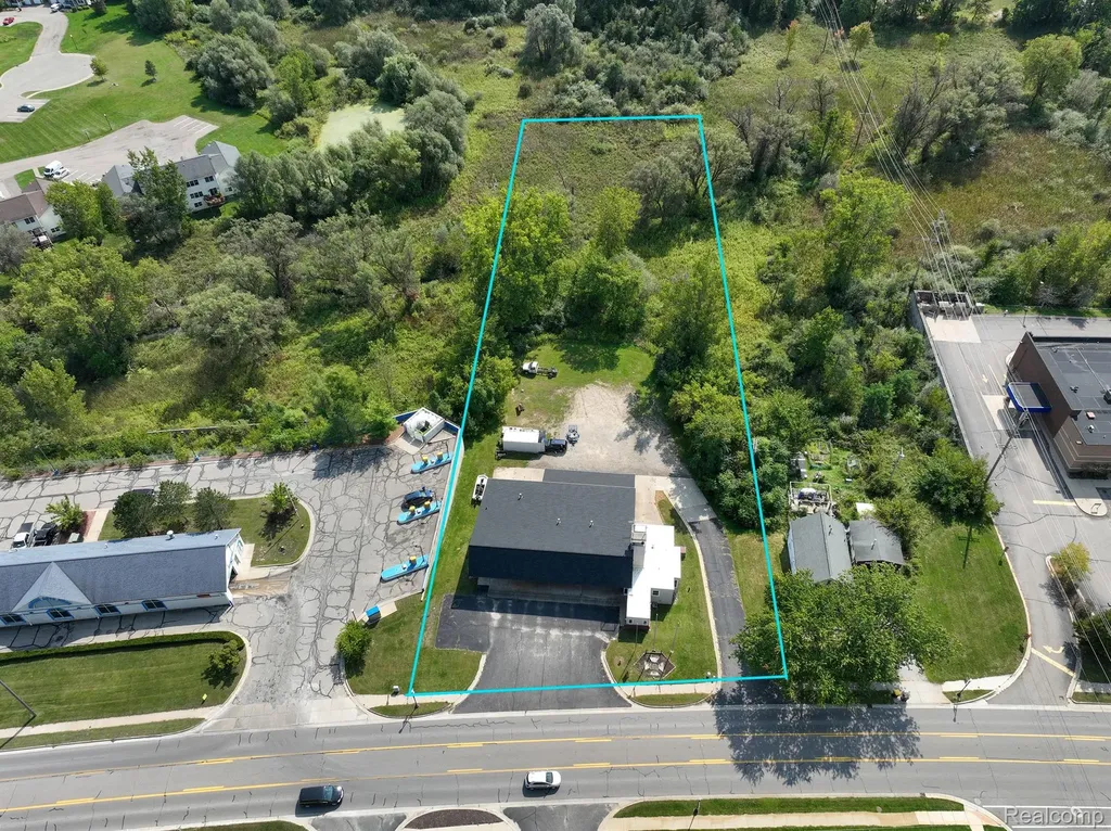 1066 E M 36 Pinckney Village MI 48169