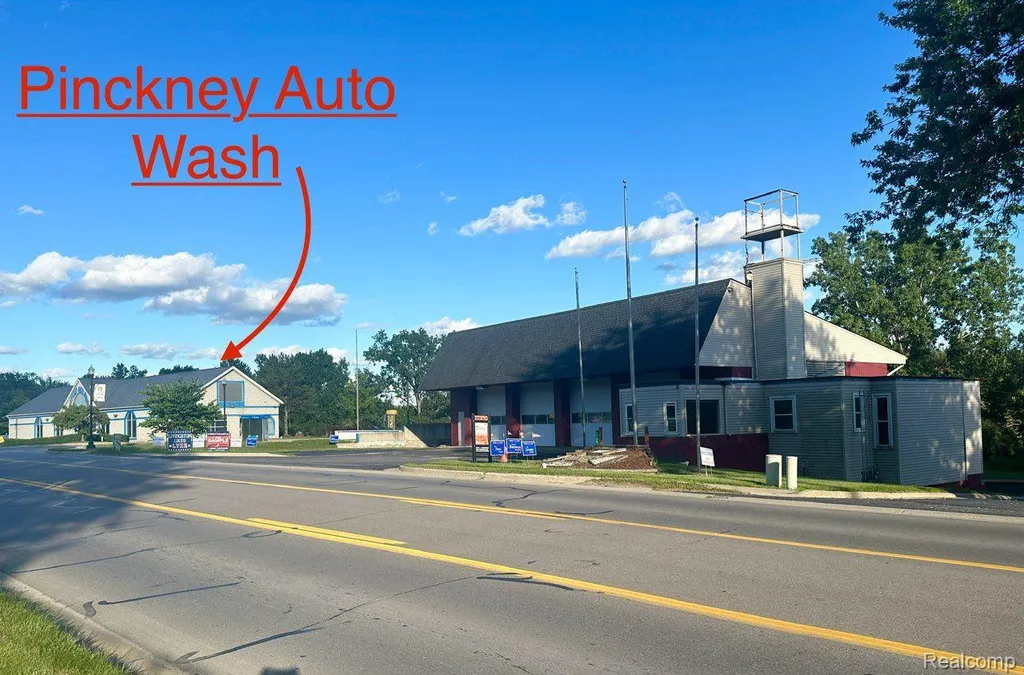 1066 E M 36 Pinckney Village MI 48169