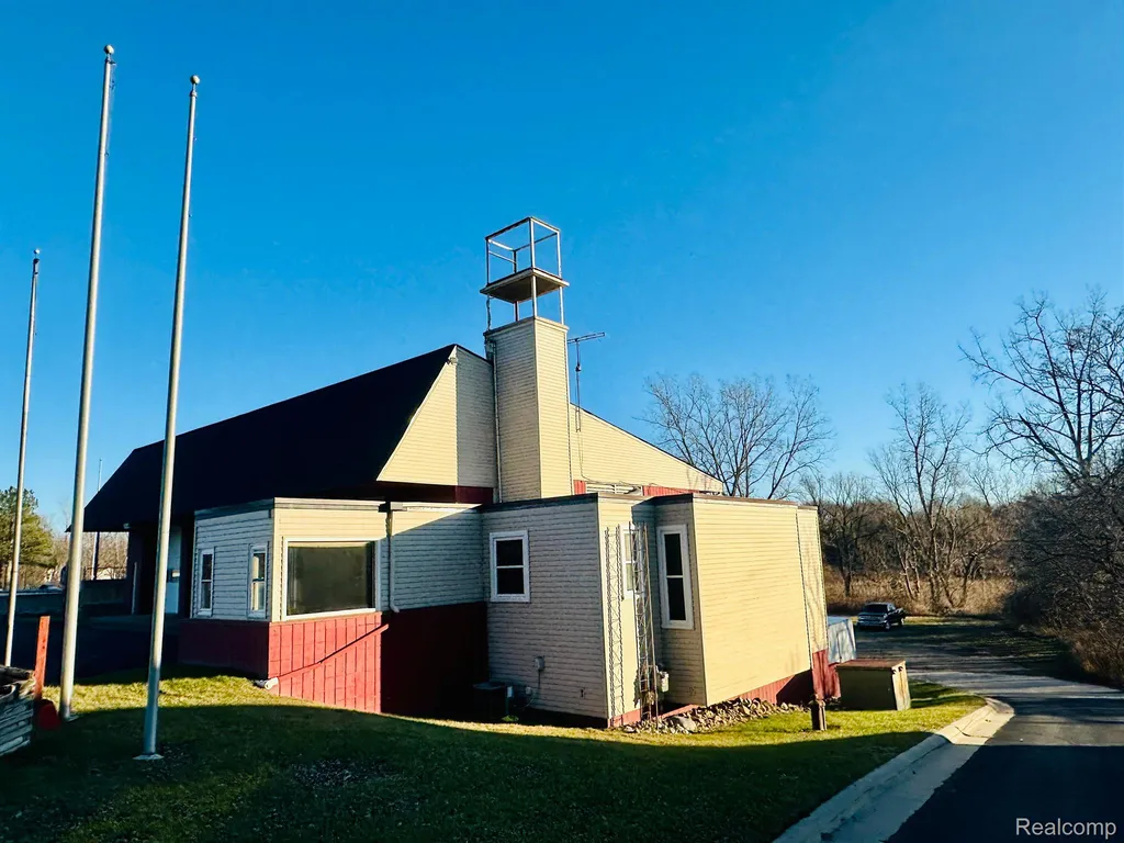 1066 E M 36 Pinckney Village MI 48169