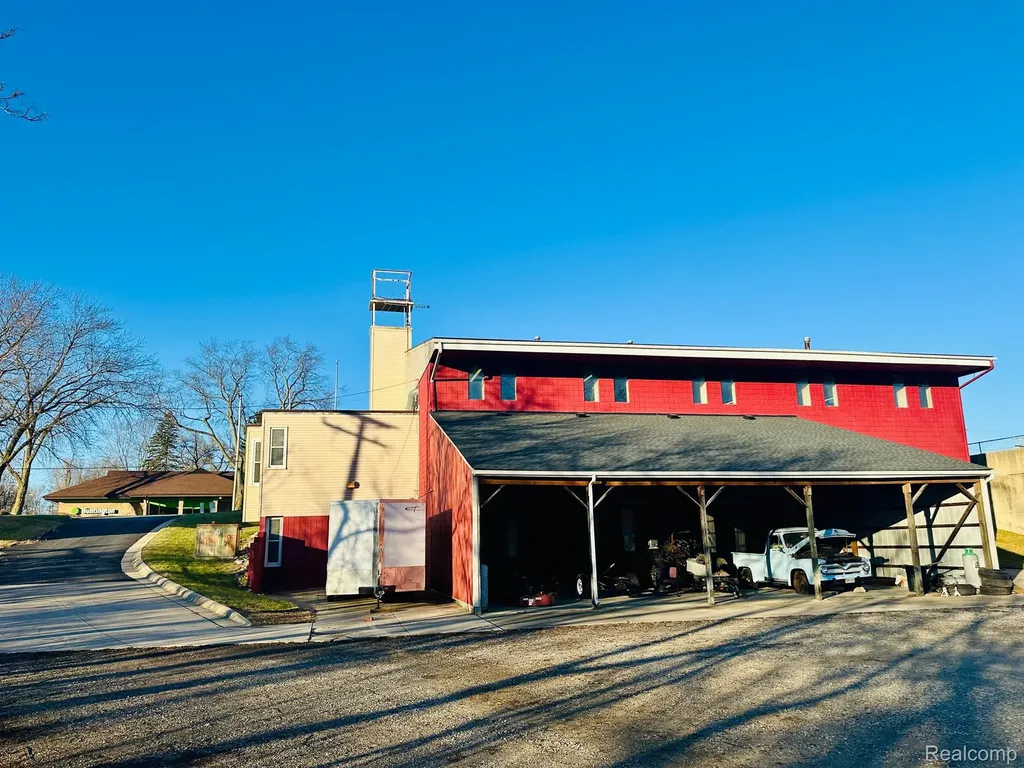 1066 E M 36 Pinckney Village MI 48169